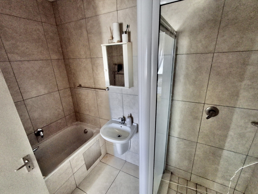 1 Bedroom Property for Sale in Royal Ascot Western Cape